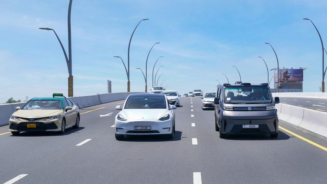 تشغيل التاكسي ذاتي القيادة تجارياً في منطقتي أم سقيم وجميرا بدبي رسمياً